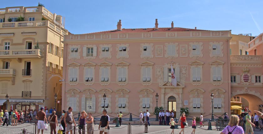 ��������� ������. ������-����. ��������� ������� (Place de Palais)