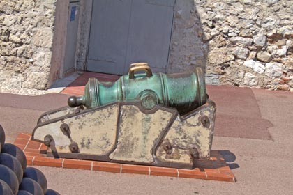 ��������� ������. ������-����. ��������� ������� (Place de Palais)