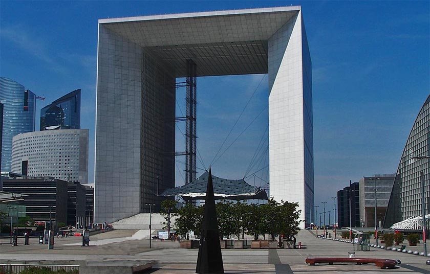 �������. �����. ������� � ���� ������ (Grande Arche de la D&eacute;fense).