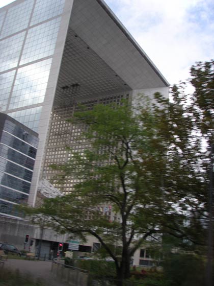 �������. �����. ������� � ���� ������ (Grande Arche de la D&eacute;fense).