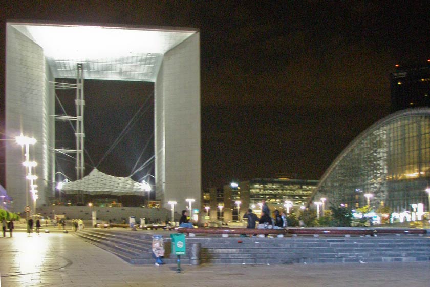 �������. �����. ������� � ���� ������ (Grande Arche de la D&eacute;fense). �����. 