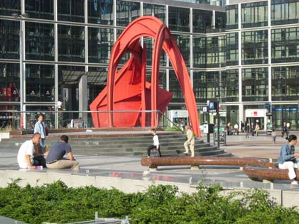 �������. �����. ������� � ���� ������ (Grande Arche de la D&eacute;fense).