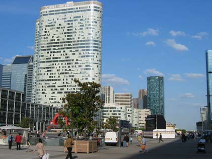 �������. �����. ������� � ���� ������ (Grande Arche de la D&eacute;fense).