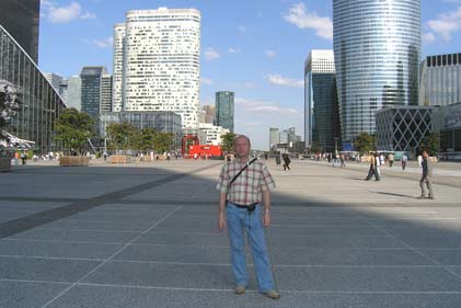 �������. �����. ������� � ���� ������ (Grande Arche de la D&eacute;fense).