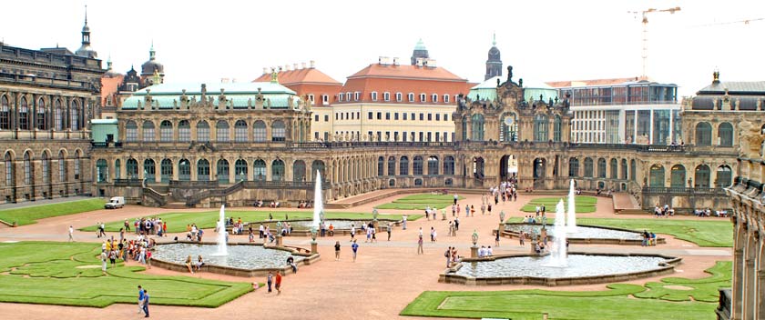 Германия. Дрезден. Цвингер (Zwinger). Колокольный павильон.