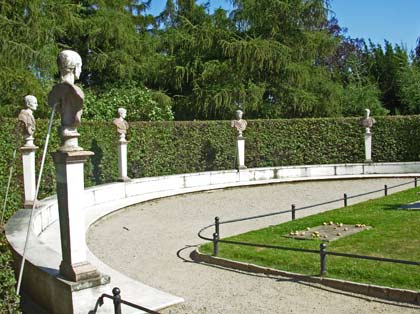 Германия. Потсдам. Парк и дворец Сан-Суси (San Souci). Могила Фридриха II.