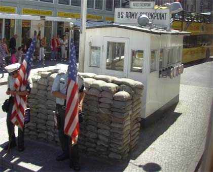������. Checkpoint Charlie.