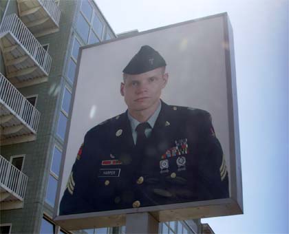 ������. Checkpoint Charlie.