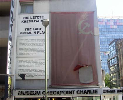 ������. Checkpoint Charlie.