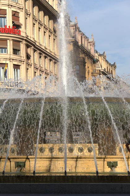 ������. �����. ������� ������� (Piazza De Ferrari).